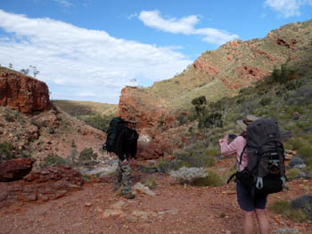 Photo stop on a Finke Gorge trek